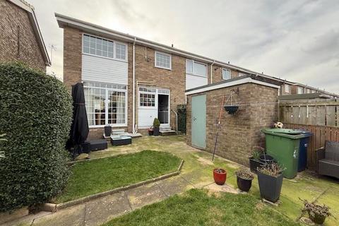 3 bedroom terraced house for sale, Fairfields, Ryton