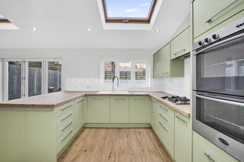 5 bedroom semi-detached house to rent, Friern Mount Drive, Whetstone, N20