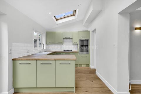 5 bedroom semi-detached house to rent, Friern Mount Drive, Whetstone, N20