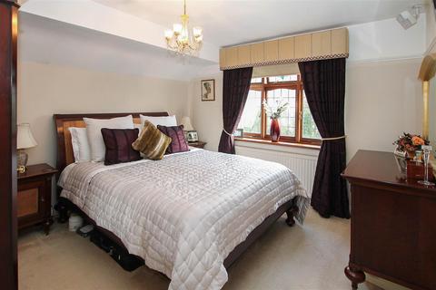 3 bedroom detached house for sale, Doddinghurst Road, Doddinghurst, Brentwood