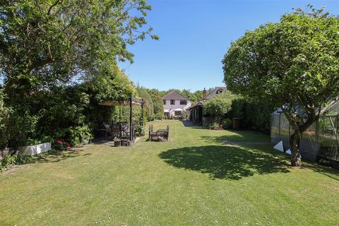3 bedroom detached house for sale, Doddinghurst Road, Parkwood, Doddinghurst, Brentwood