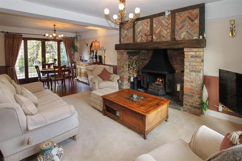 3 bedroom detached house for sale, Doddinghurst Road, Parkwood, Doddinghurst, Brentwood