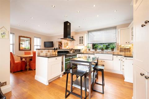 4 bedroom semi-detached house for sale, The Avenue, Ascot