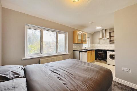 Studio to rent, Overton Road, Acocks Green, B27