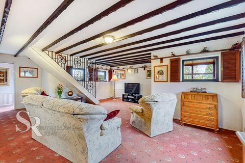 4 bedroom equestrian property for sale, Mellor Road, New Mills, SK22