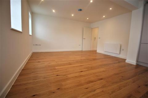 1 bedroom apartment to rent, Broadway, Woking GU21