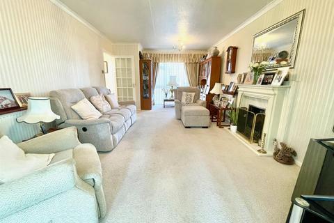 4 bedroom house for sale, Apsley Way, Longthorpe, Peterborough