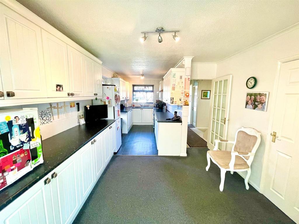 Kitchen Dining.jpg
