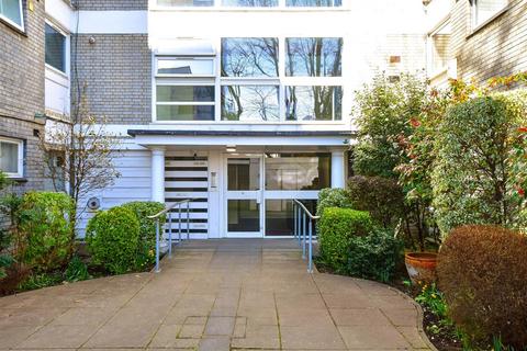 2 bedroom ground floor flat for sale, Woodford Road, London