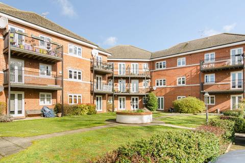 2 bedroom flat to rent, Elm Park Road, Pinner, HA5