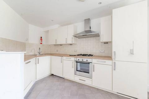 2 bedroom flat to rent, Elm Park Road, Pinner, HA5