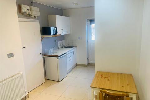 1 bedroom in a house share to rent, Church Lane, London