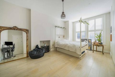 Flat 4, 29 Mount Park Crescent, London, W5 2RN