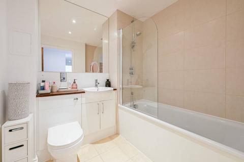 2 bedroom flat for sale, 8 Trevithick Way, London E3