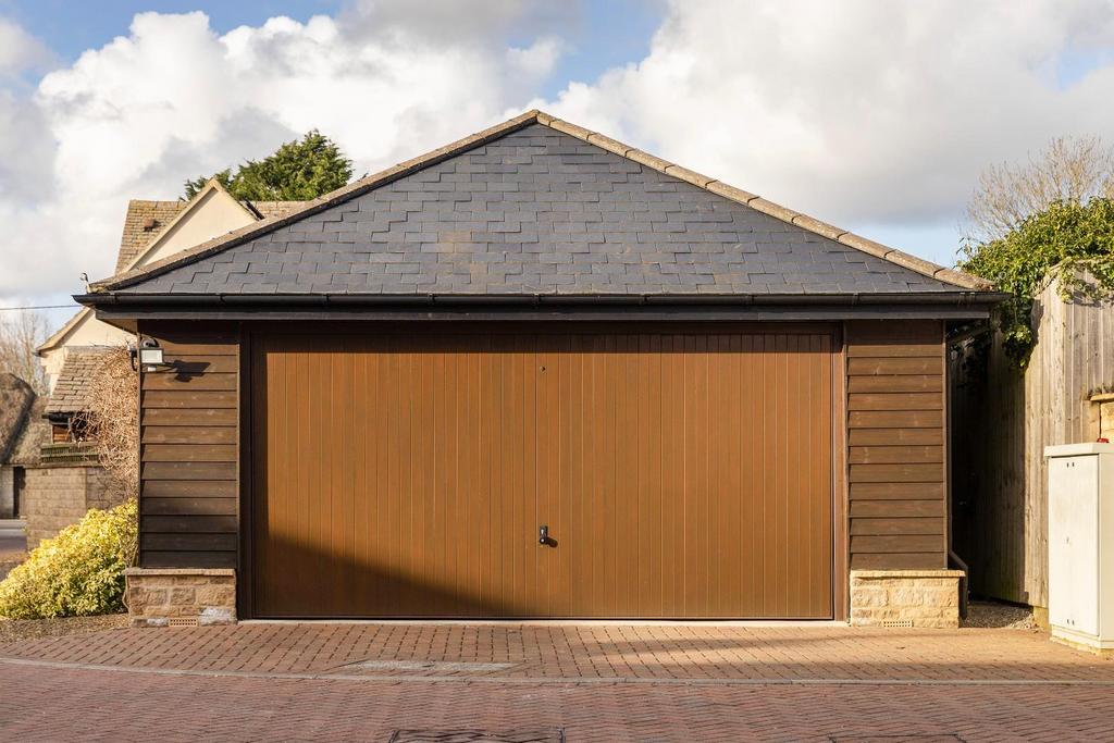 GARAGE BLOCK.jpg