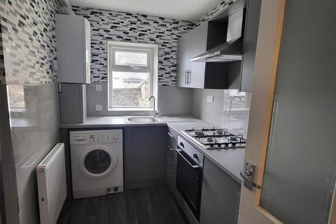 3 bedroom terraced house to rent, Chapel Street, Colne, BB8