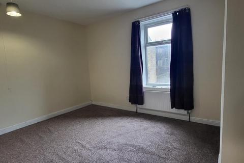 3 bedroom terraced house to rent, Chapel Street, Colne, BB8