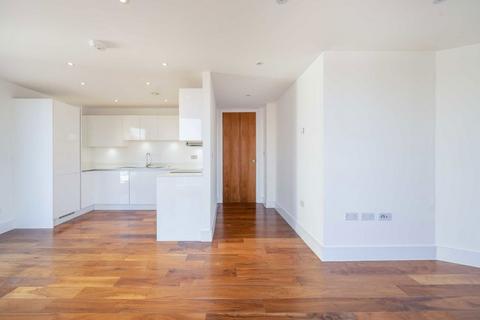 2 bedroom flat to rent, Flower Lane, London NW7