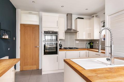 15 Mount Close, Winchester, SO22 6ET