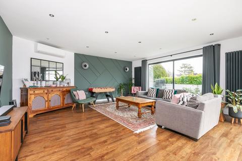 15 Mount Close, Winchester, SO22 6ET