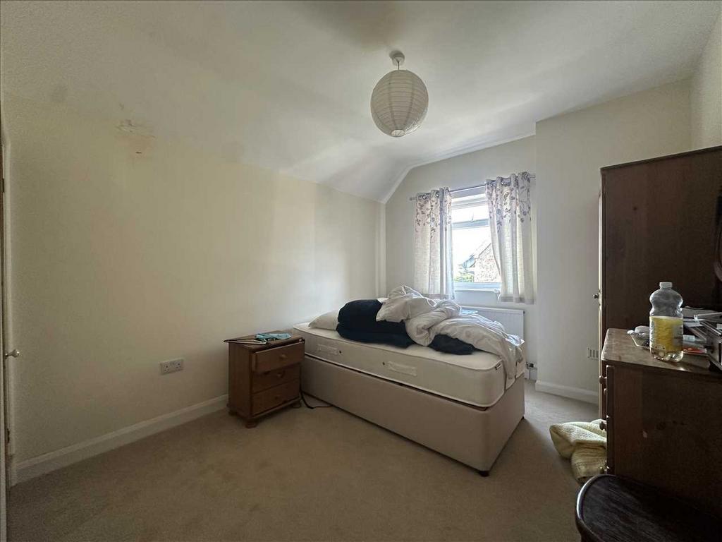 Bedroom (side)