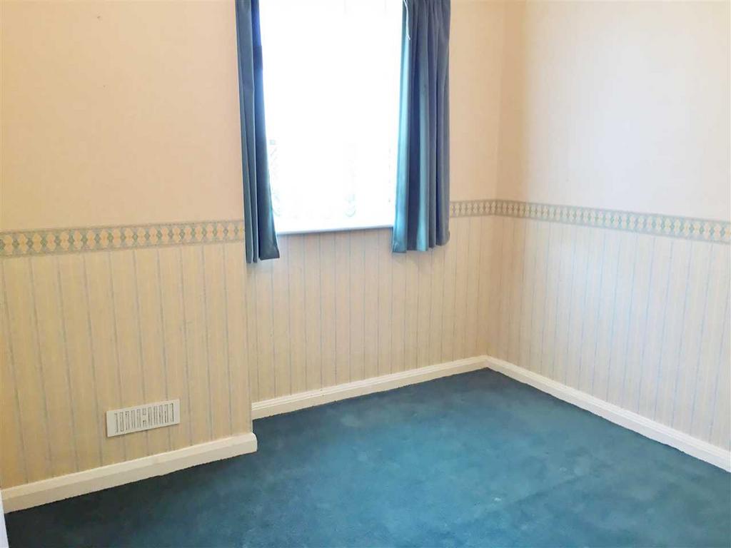 Bedroom (side)