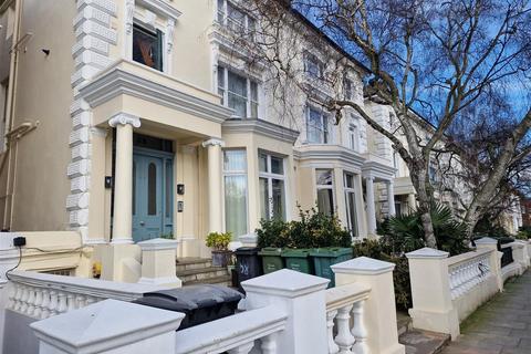 Studio for sale, Belsize Square, Belsize Park, NW3