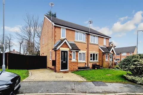 3 bedroom semi-detached house to rent, Stirling Close, Winsford