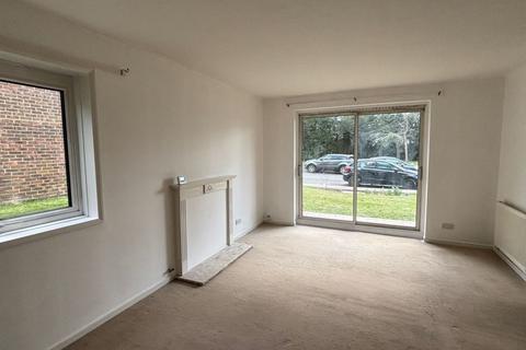 2 bedroom apartment to rent, Somers Close, Reigate