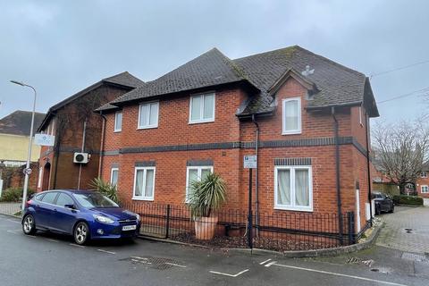 2 bedroom flat to rent, Kennet Road, Newbury RG14