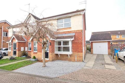 2 bedroom house to rent, Foxglove Close, Kingswood