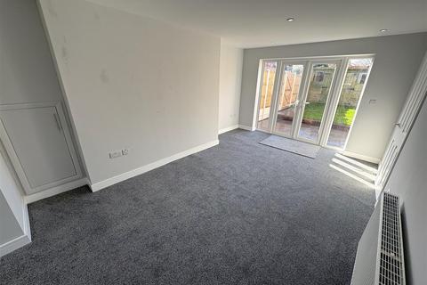 3 bedroom end of terrace house to rent, Stourbridge Road, Hagley