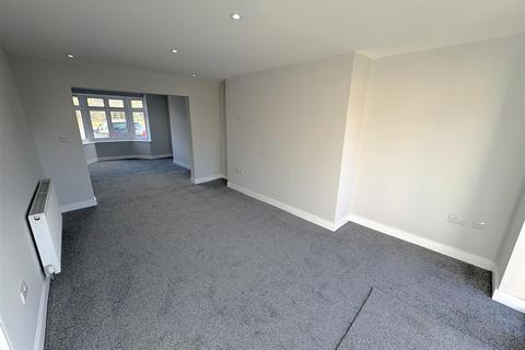 3 bedroom end of terrace house to rent, Stourbridge Road, Hagley