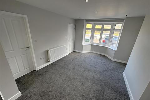 3 bedroom end of terrace house to rent, Stourbridge Road, Hagley