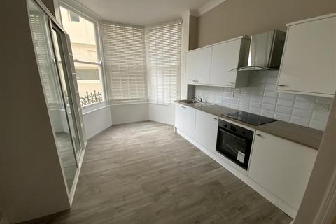 Studio to rent, Lansdowne Place, Hove