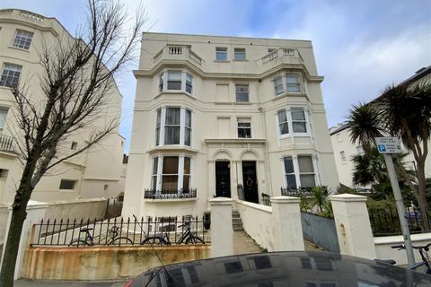 Studio to rent, Lansdowne Place, Hove