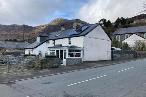undefined, Tanygrisiau