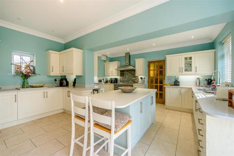 4 bedroom detached house for sale, Tuffley Avenue, Gloucester