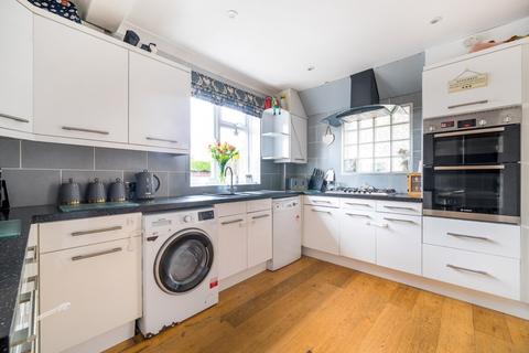 3 bedroom end of terrace house for sale, The Oval, Surrey GU7