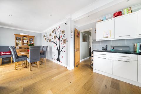 3 bedroom end of terrace house for sale, The Oval, Surrey GU7