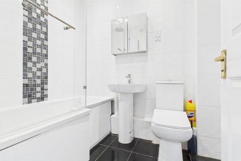 2 bedroom house to rent, Jules Thorn Avenue, Enfield