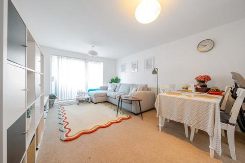 2 bedroom apartment for sale, Wallace Close, Uxbridge, Middlesex