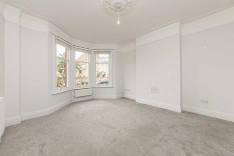 1 bedroom flat to rent, Radbourne Road, London SW12