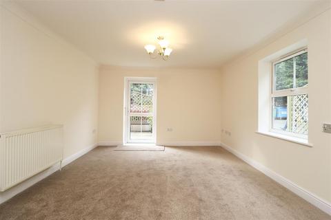 1 bedroom flat for sale, Manor Court, Stamford Bridge