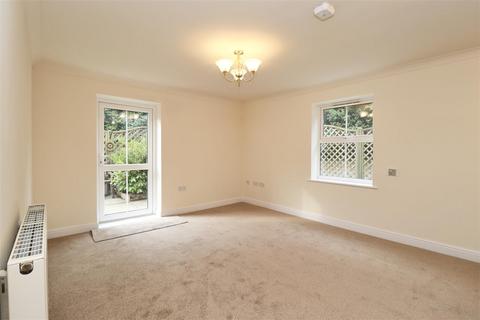 1 bedroom flat for sale, Manor Court, Stamford Bridge