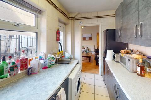 3 bedroom semi-detached house to rent, 10 St Pauls Avenue, Nottingham, NG7