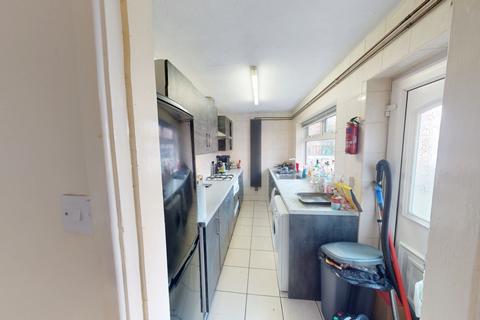 3 bedroom semi-detached house to rent, 10 St Pauls Avenue, Nottingham, NG7