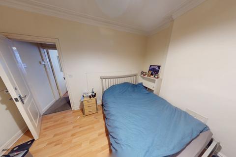 3 bedroom semi-detached house to rent, 10 St Pauls Avenue, Nottingham, NG7