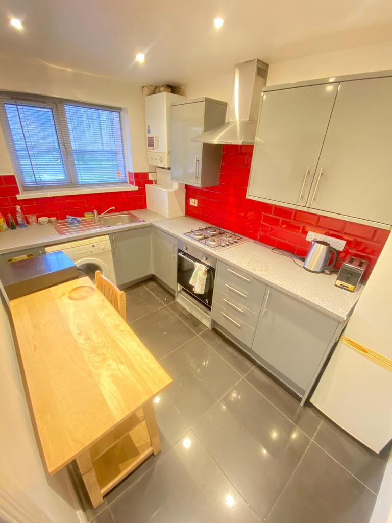 Two-Bedroom Flat for Sale – Lea Bridge Road, E1