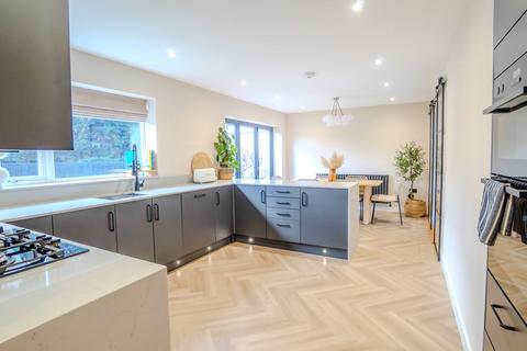 7 Lower Close, Halberton, Tiverton, EX16 7BA